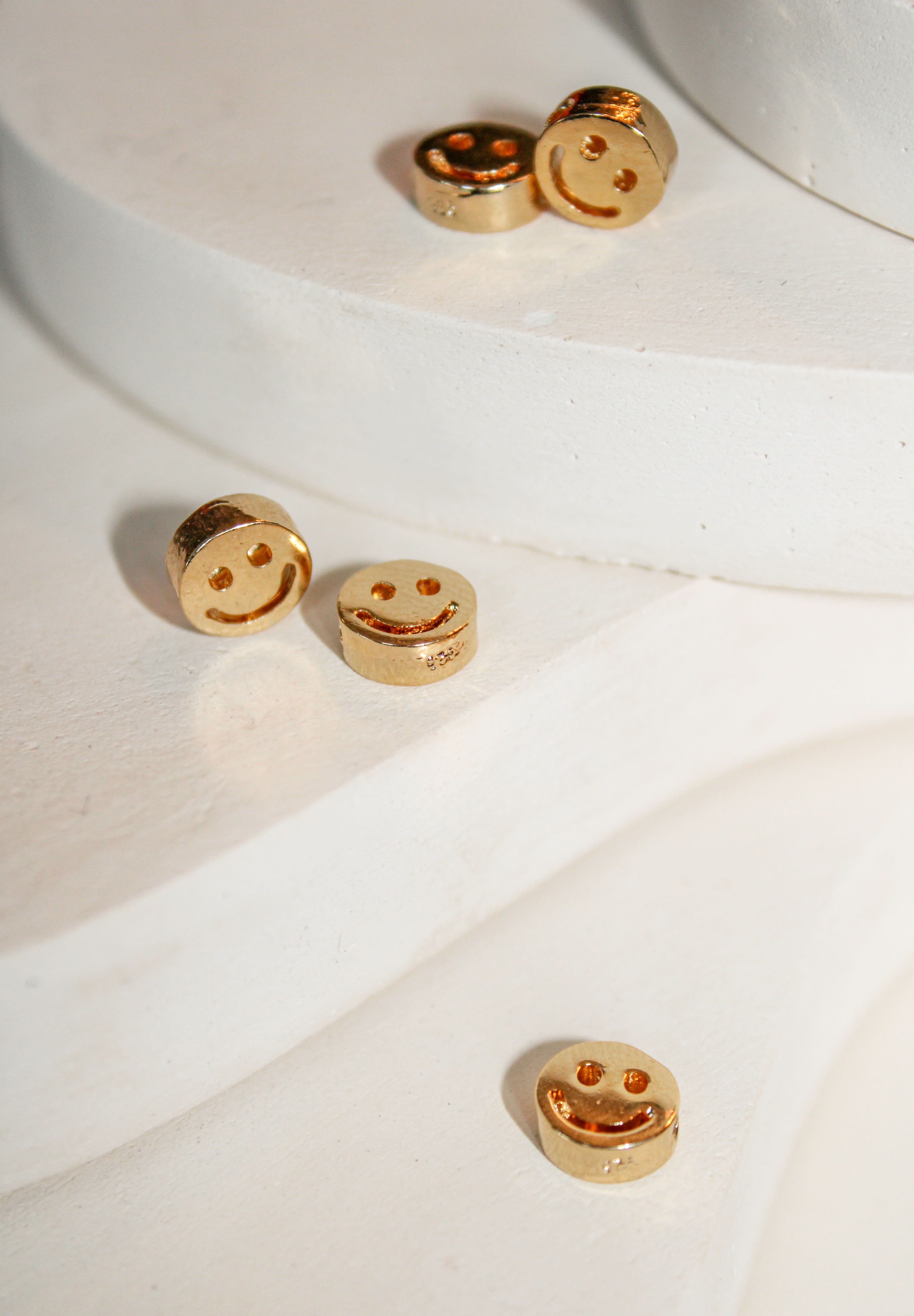 Gold plated gouden smiley van Kluttery