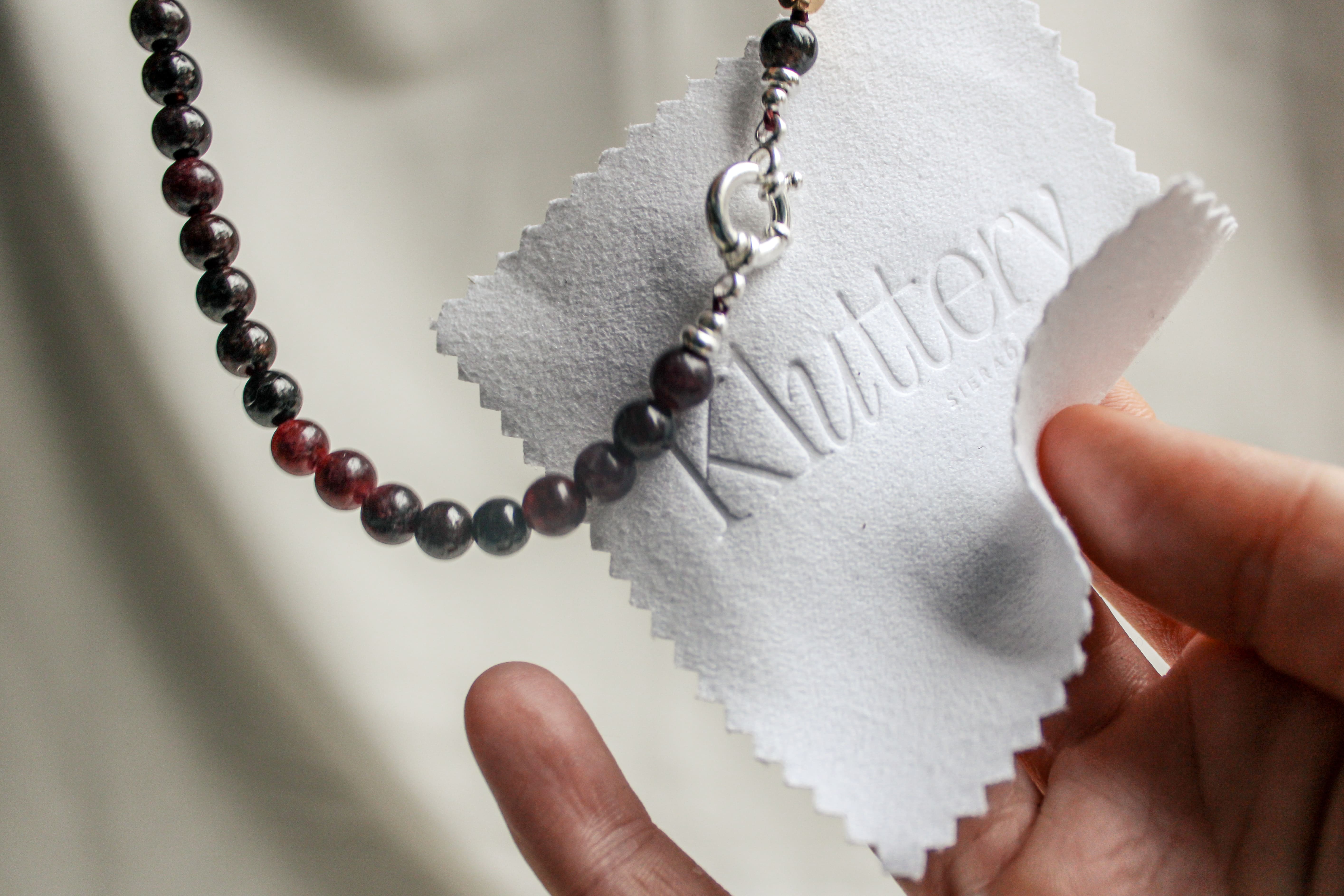Zilveren sieraden schoonmaken: 5 veilige tips