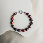 Duurzame burgundy parel armband, handgemaakte sieraden