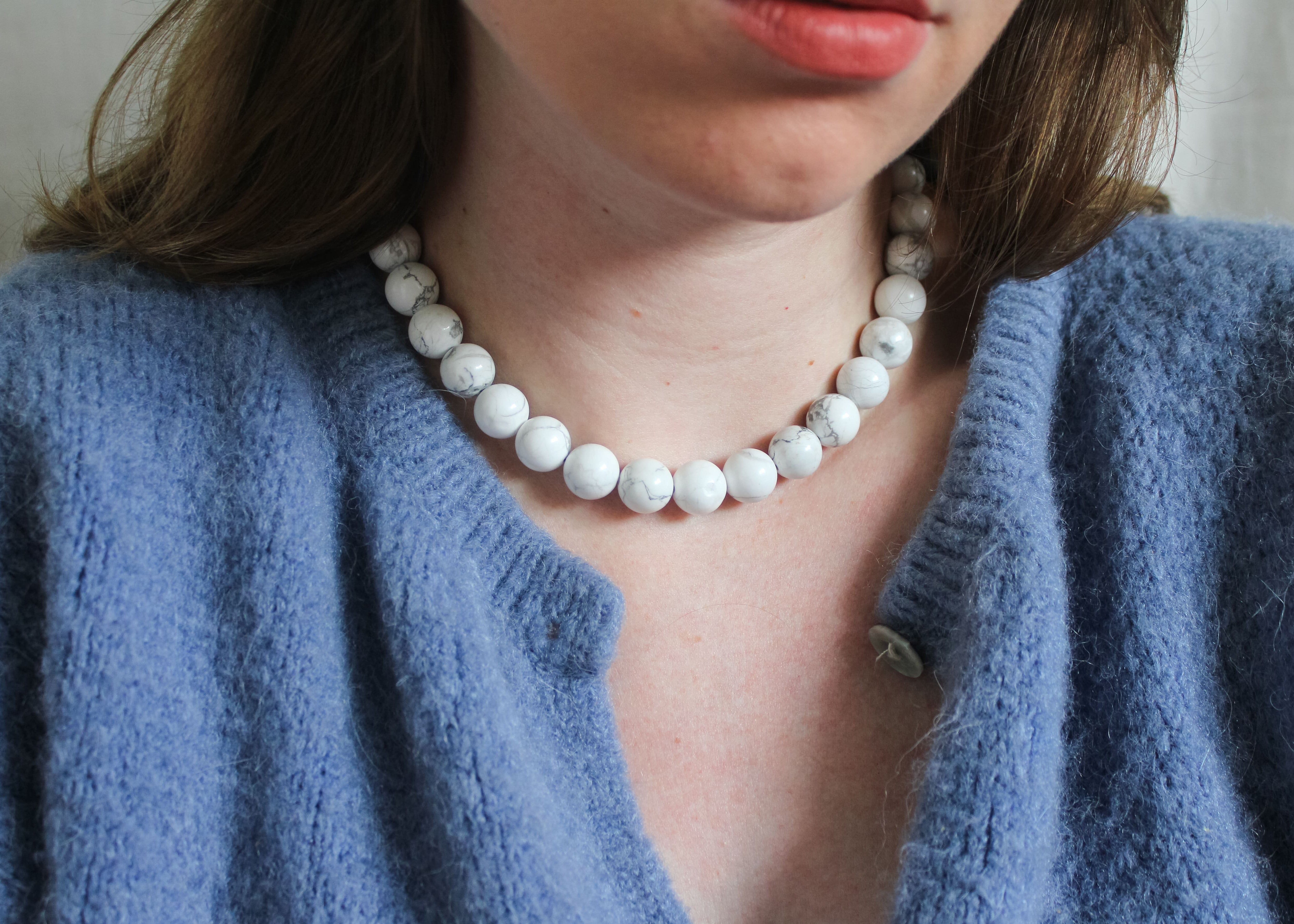 Howlite necklace 'Mona'